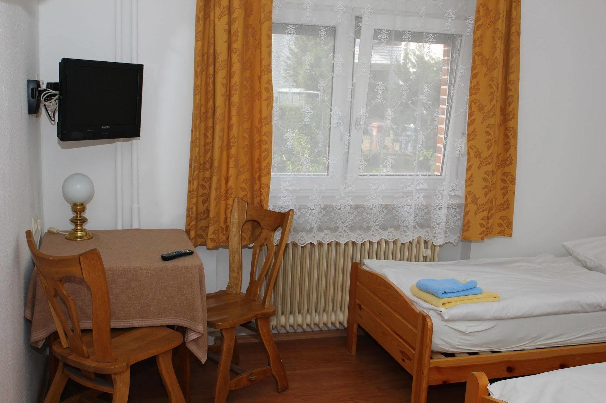 Wanderlust Hostel Floersheim am Main Ngoại thất bức ảnh